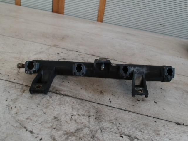 bontott PEUGEOT 206 Porlasztó Sor / Híd