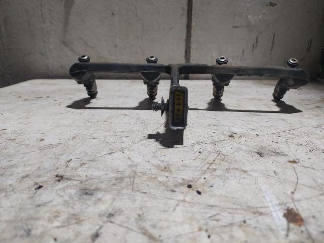 bontott PEUGEOT 206 Porlasztó Sor / Híd