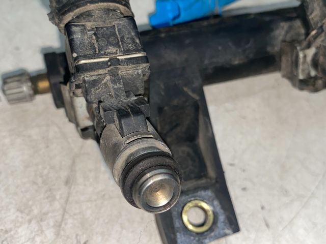 bontott PEUGEOT 206 Porlasztó Sor / Híd