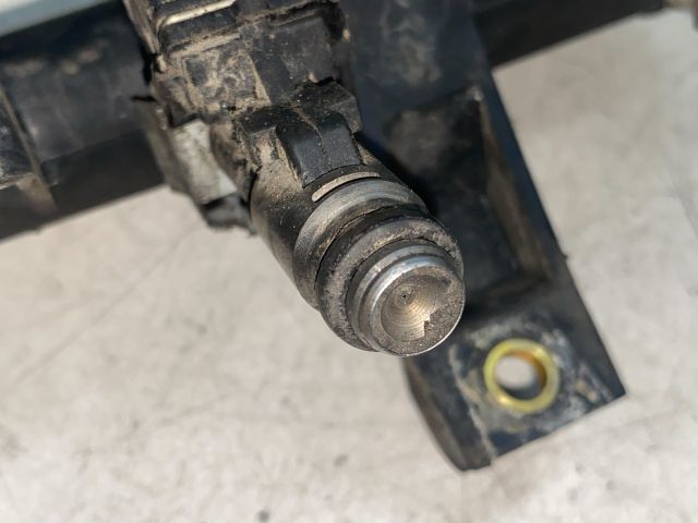 bontott PEUGEOT 206 Porlasztó Sor / Híd