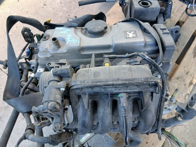 bontott PEUGEOT 206 Szelepfedél