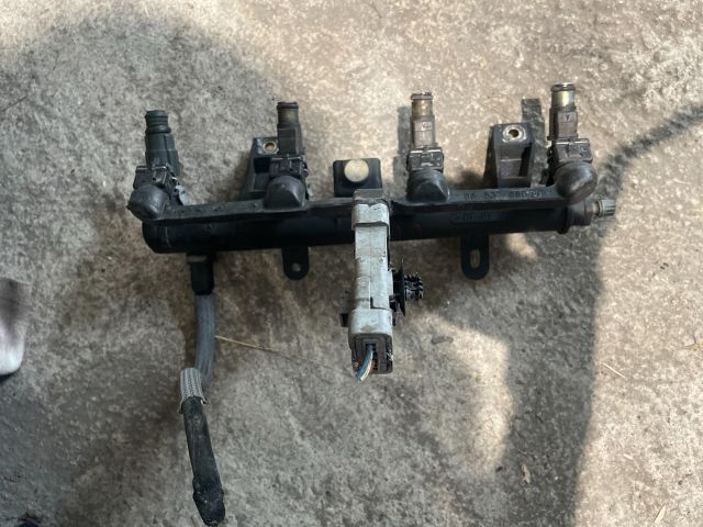 bontott PEUGEOT 206 Porlasztó Sor / Híd