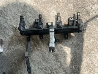 bontott PEUGEOT 206 Porlasztó Sor / Híd