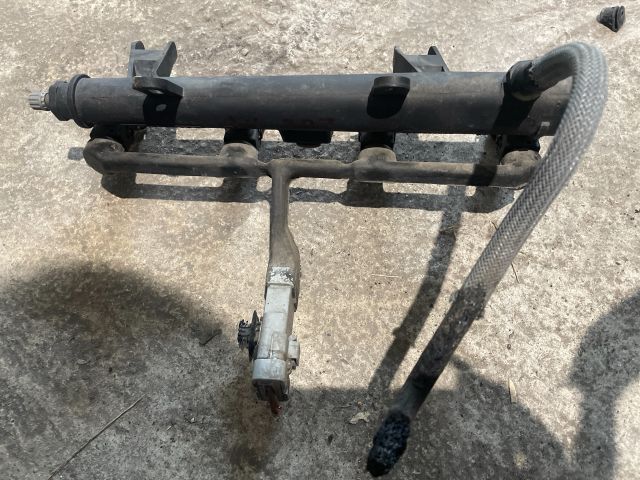 bontott PEUGEOT 206 Porlasztó Sor / Híd