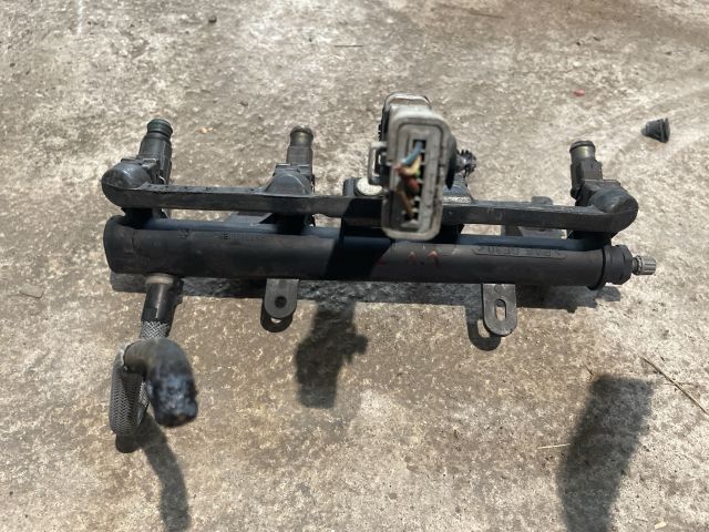 bontott PEUGEOT 206 Porlasztó Sor / Híd