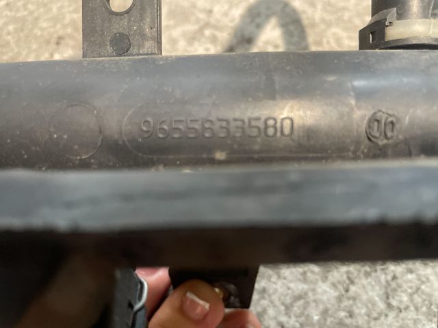 bontott PEUGEOT 206 Porlasztó Sor / Híd