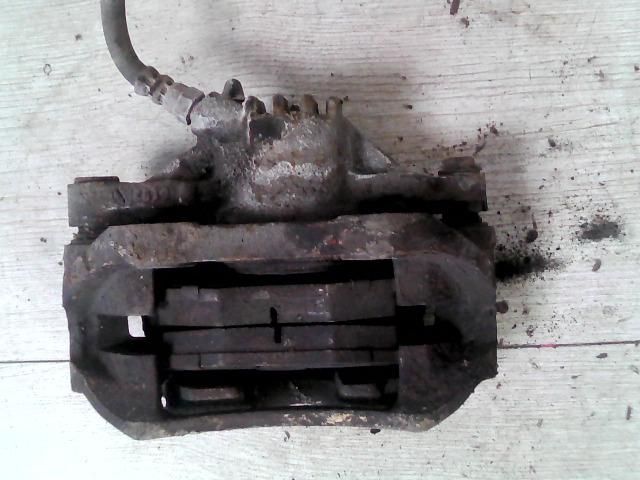 bontott PEUGEOT 206 Bal első Féknyereg Munkahengerrel