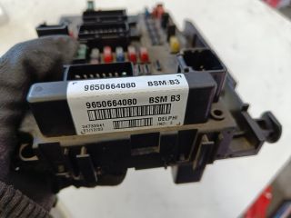 bontott PEUGEOT 206 Biztosítéktábla Motortér