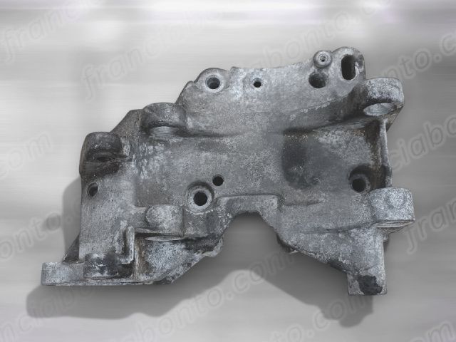 bontott PEUGEOT 206 Generátor Tartó Bak