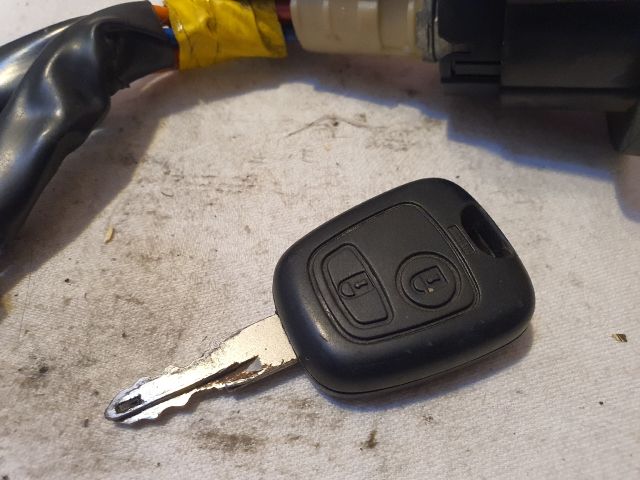 bontott PEUGEOT 206 Gyújtáskapcsoló