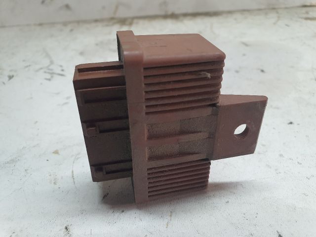 bontott PEUGEOT 206 Üzemanyag Szivattyú Relé