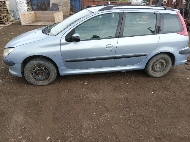 bontott PEUGEOT 206 Bal első Csonkállvány Kerékaggyal