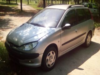 bontott PEUGEOT 206 Bal első Csonkállvány Kerékaggyal