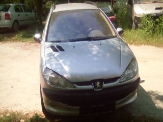 bontott PEUGEOT 206 Bal első Csonkállvány Kerékaggyal