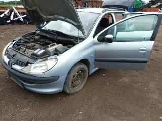 bontott PEUGEOT 206 Bal első Csonkállvány Kerékaggyal