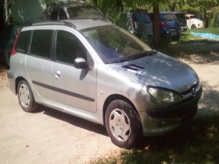 bontott PEUGEOT 206 Bal első Csonkállvány Kerékaggyal