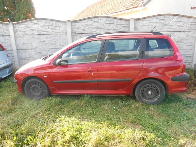 bontott PEUGEOT 206 Biztosítéktábla Motortér