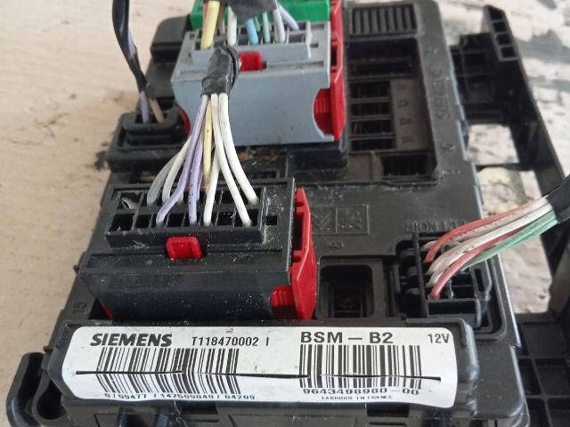 bontott PEUGEOT 206 Biztosítéktábla Motortér