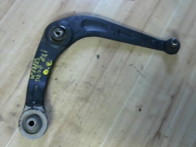 bontott PEUGEOT 206 Bal első Lengőkar