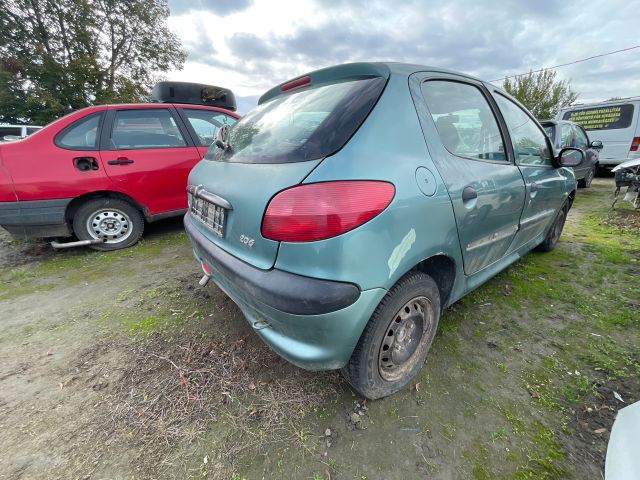 bontott PEUGEOT 206 Jobb első Csonkállvány Kerékaggyal