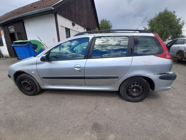 bontott PEUGEOT 206 Bal első Csonkállvány Kerékaggyal