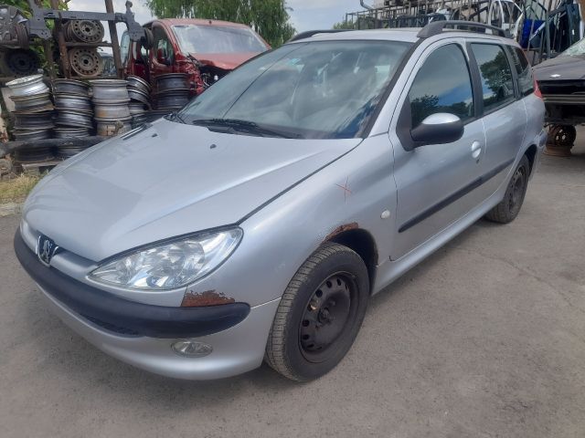 bontott PEUGEOT 206 Bal első Csonkállvány Kerékaggyal