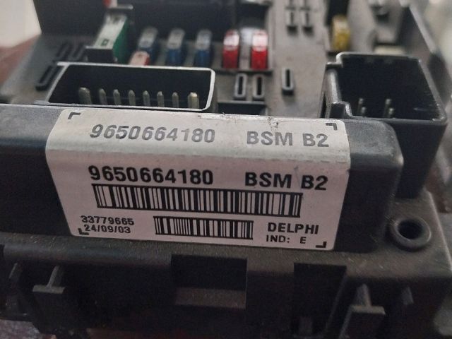 bontott PEUGEOT 206 Biztosítéktábla Motortér