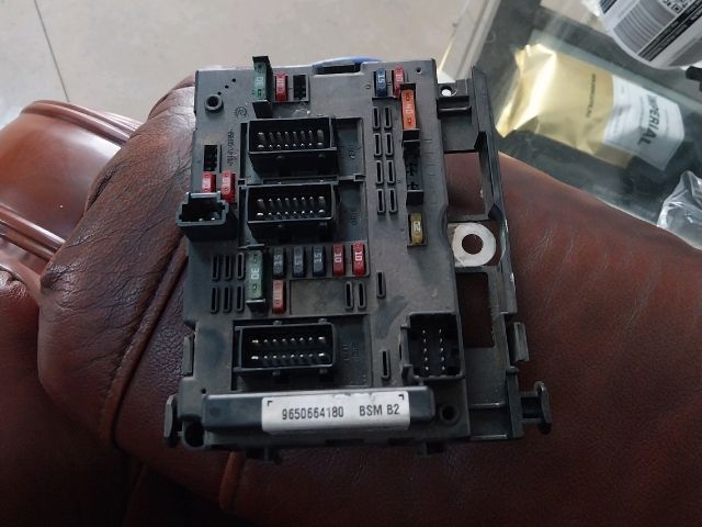 bontott PEUGEOT 206 Biztosítéktábla Motortér