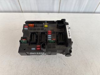 bontott PEUGEOT 206 Biztosítéktábla Motortér