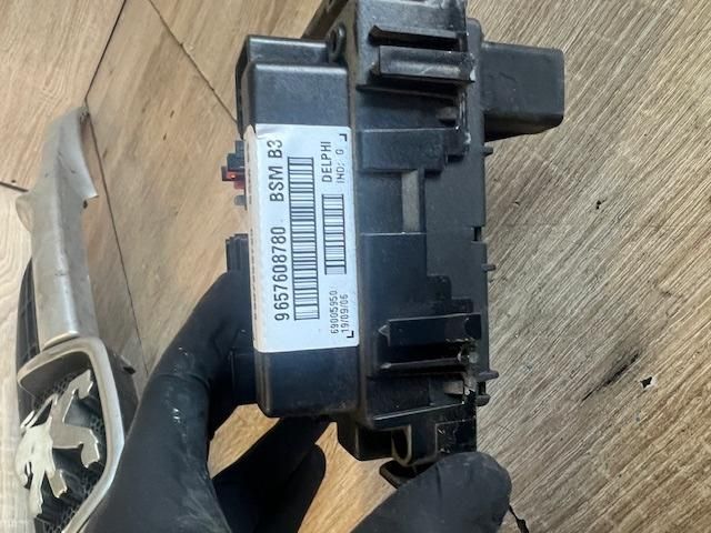 bontott PEUGEOT 206 Biztosítéktábla Motortér