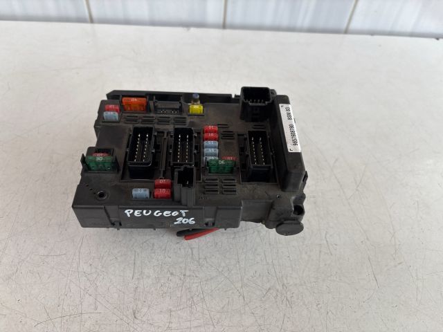 bontott PEUGEOT 206 Biztosítéktábla Motortér