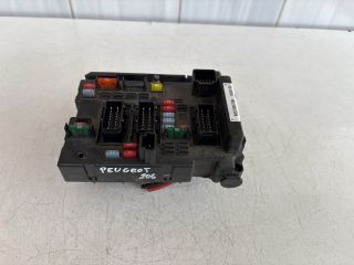 bontott PEUGEOT 206 Biztosítéktábla Motortér