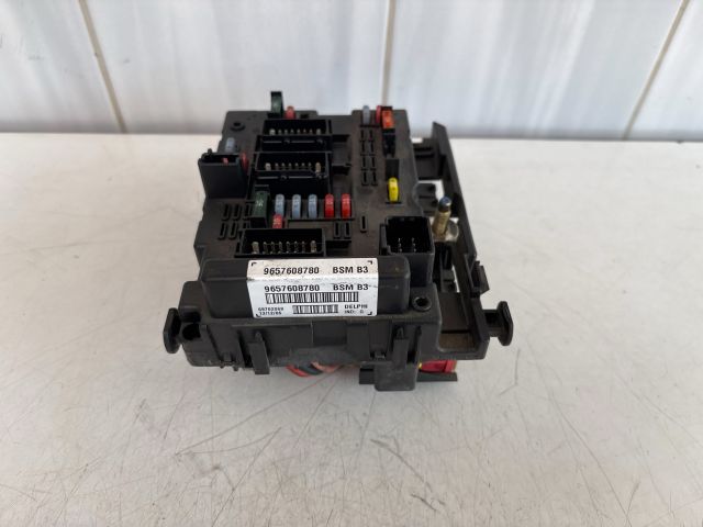 bontott PEUGEOT 206 Biztosítéktábla Motortér