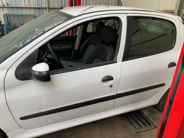bontott PEUGEOT 206 Bal első Gólyaláb (Lengécsillapító, Rugó)