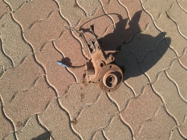 bontott PEUGEOT 206 Jobb első Csonkállvány Kerékaggyal