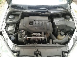 bontott PEUGEOT 206 Motor (Fűzött blokk hengerfejjel)