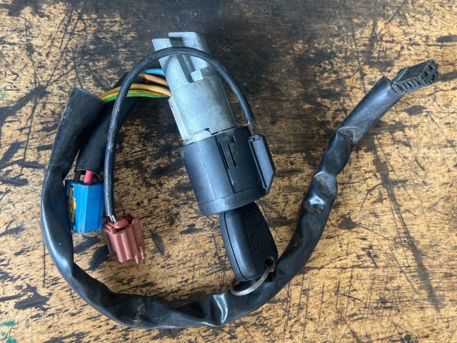 bontott PEUGEOT 206 Gyújtáskapcsoló Házzal