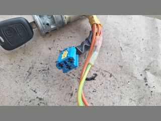 bontott PEUGEOT 206 Gyújtáskapcsoló Házzal