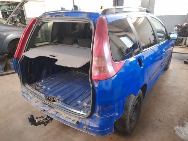 bontott PEUGEOT 206 Jobb első Csonkállvány Kerékaggyal