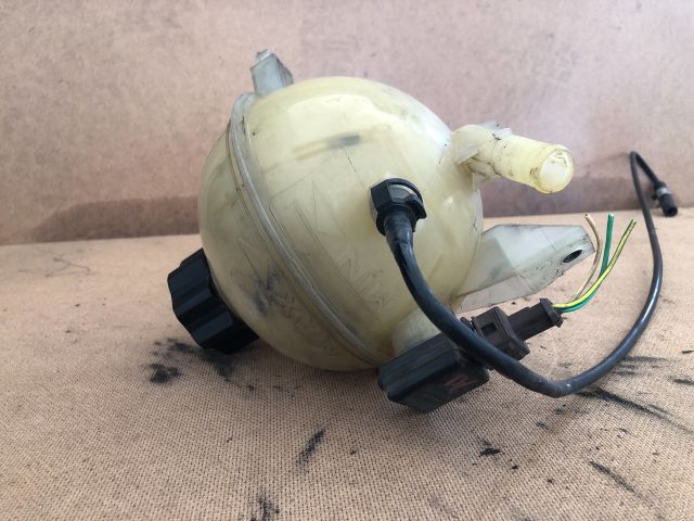 bontott PEUGEOT 206 Kiegyenlítő Tartály