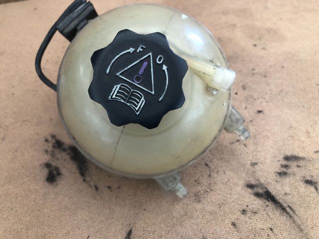 bontott PEUGEOT 206 Kiegyenlítő Tartály