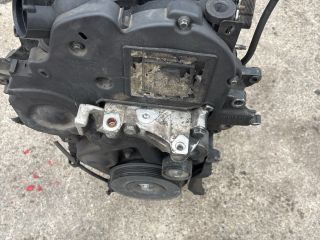 bontott PEUGEOT 206 Motor (Fűzött blokk hengerfejjel)