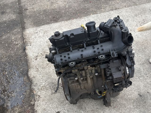 bontott PEUGEOT 206 Motor (Fűzött blokk hengerfejjel)
