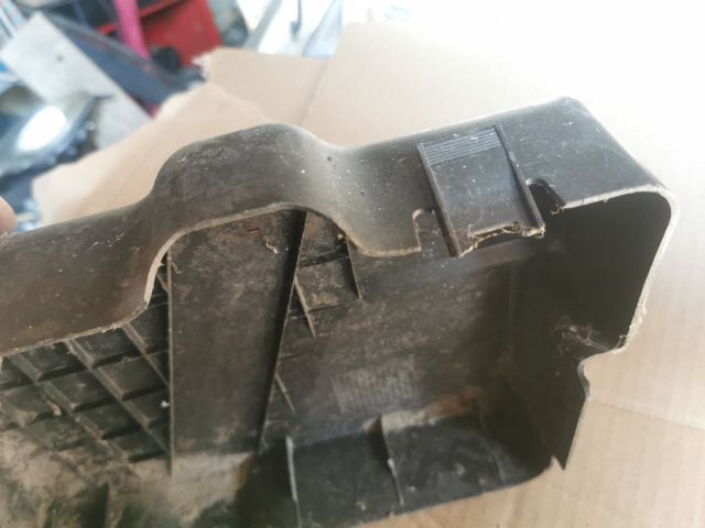 bontott PEUGEOT 206 Akkumulátor Fedél