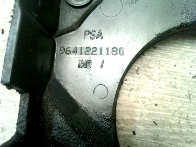 bontott PEUGEOT 206 Alsó Vezérlés Burkolat