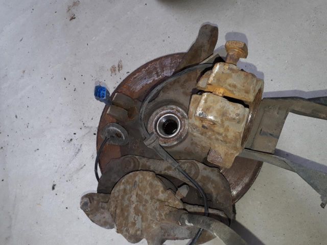 bontott PEUGEOT 206 Bal első Csonkállvány Kerékaggyal