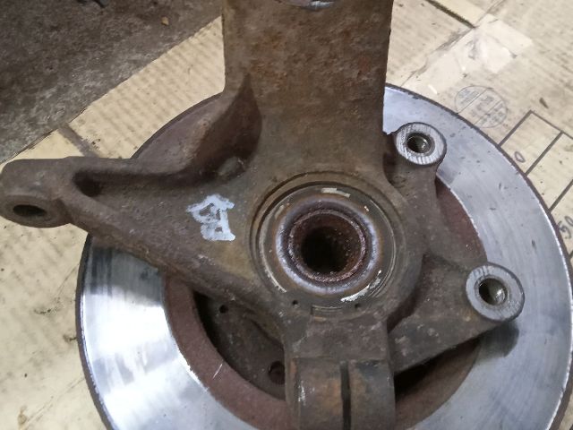 bontott PEUGEOT 206 Bal első Csonkállvány Kerékaggyal