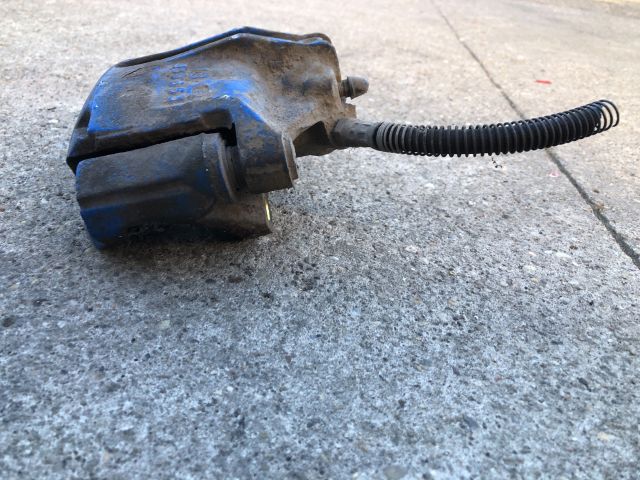 bontott PEUGEOT 206 Bal első Féknyereg Munkahengerrel