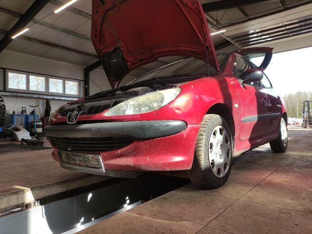 bontott PEUGEOT 206 Bal első Féknyereg Munkahengerrel