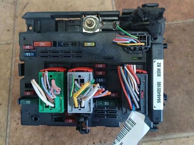 bontott PEUGEOT 206 Biztosítéktábla Motortér